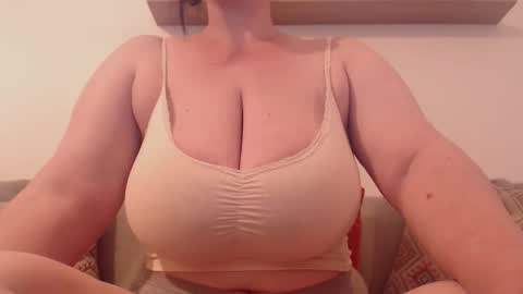 Snapshot of claralollipop chatting on 11, 5, 2026 Clara online show from 11, 5, 2026