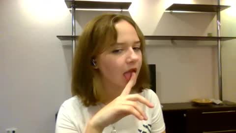 clementinaaures online show from 7, 11, 2025