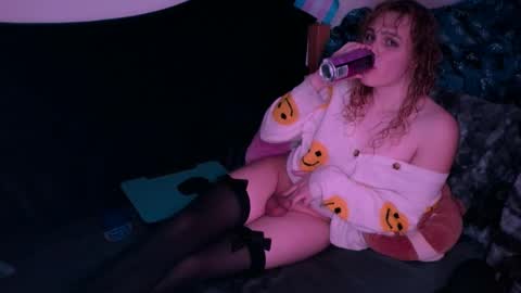 Snapshot of clemie32677 chatting on 25, 11, 2025 clemie32677 online show from 25, 11, 2025