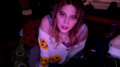 Snapshot of clemie32677 chatting on 1, 12, 2025 clemie32677 online show from 1, 12, 2025