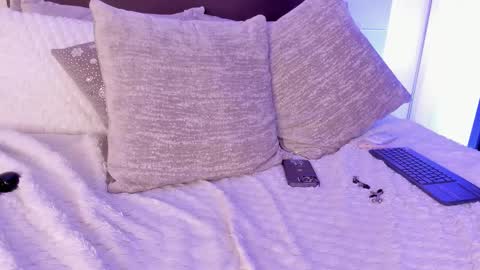 . Cleo Jhonson . online show from 4, 3, 2025