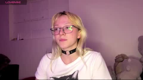  CLOE  online show from 15, 10, 2025