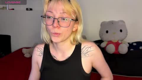  CLOE  online show from 5, 11, 2025