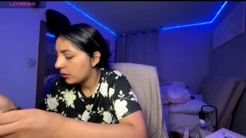 cloe small online show from 6, 10, 2025