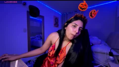 cloe small online show from 19, 10, 2025