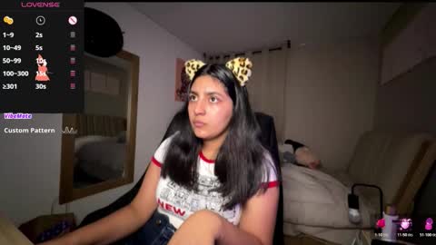 cloe small online show from 27, 10, 2025