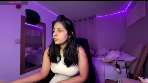 cloe small online show from 14, 11, 2025