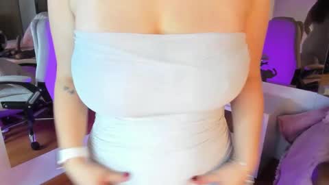 Snapshot of cloeecoopererer chatting on 3, 3, 2026 cloeecoopererer online show from 3, 3, 2026