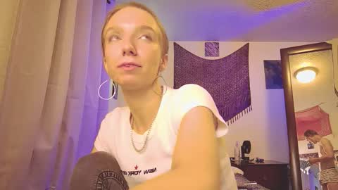 Snapshot of clover922169 chatting on 14, 4, 2026 Clover online show from 14, 4, 2026