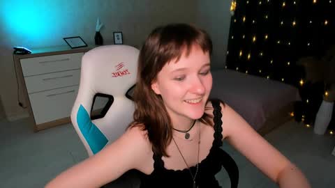  Clover  follow me  online show from 18, 12, 2024