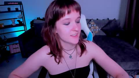  Clover  follow me  online show from 28, 12, 2024