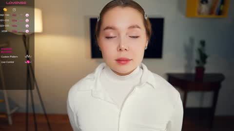 Snapshot of cloverhewell chatting on 17, 12, 2024 Hi everybody Im Lily Today is my first day here Lets get acquainted online show from 17, 12, 2024