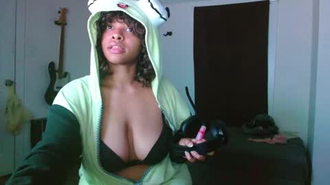 Snapshot of cnc_cutiexx chatting on 20, 10, 2025 Sweet baby  online show from 20, 10, 2025