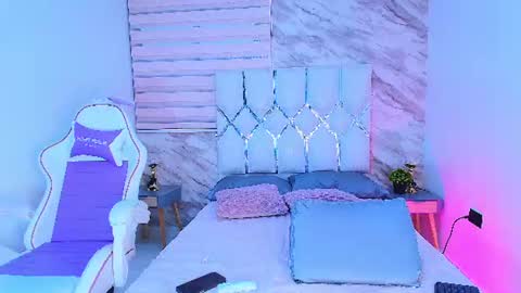Snapshot of colett_hall chatting on 25, 6, 2026 colett online show from 25, 6, 2026