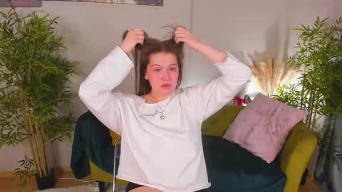 Collen Mon Tue Wed Thu Fri GMT 3 0300am - 0900am  online show from 19, 11, 2025