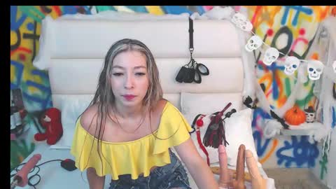 Snapshot of collins_aria chatting on 9, 10, 2025 valentina online show from 9, 10, 2025