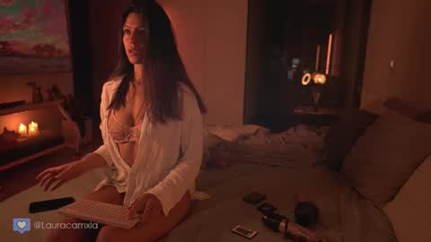 Laura online show from 19, 10, 2025