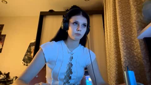 Snapshot of constancefeusier chatting on 18, 11, 2025 Isabella online show from 18, 11, 2025