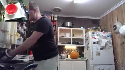 Snapshot of cookieliquor chatting on 27, 10, 2025 Cookie - I do cooking streams occasionally. Next stream  online show from 27, 10, 2025