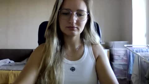 Snapshot of cora_fora chatting on 12, 9, 2025 cora_fora online show from 12, 9, 2025