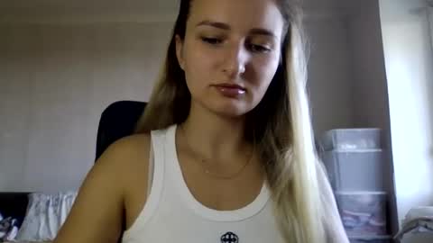 Snapshot of cora_fora chatting on 15, 9, 2025 cora_fora online show from 15, 9, 2025