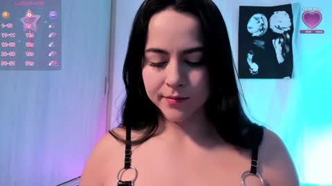 Coralinekam1 online show from 17, 1, 2025