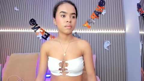 coralineross_ online show from 14, 10, 2025