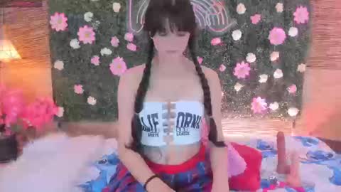Coraline uwu     Bienvenidos al dulce mundo de Coraline    Hola amores soy Coraline  Una chica  tierna juguetona online show from 16, 9, 2025