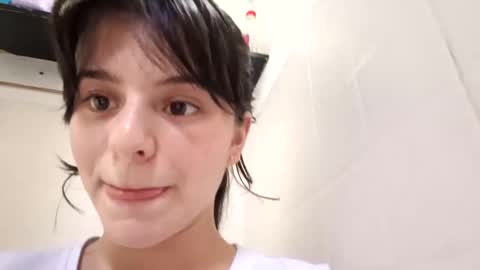 Coraline uwu     Bienvenidos al dulce mundo de Coraline    Hola amores soy Coraline  Una chica  tierna juguetona online show from 19, 9, 2025