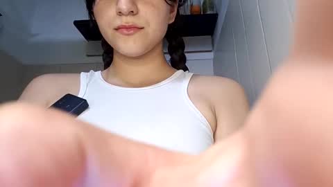 Coraline uwu     Bienvenidos al dulce mundo de Coraline    Hola amores soy Coraline  Una chica  tierna juguetona online show from 9, 10, 2025