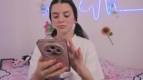 Coraline uwu     Bienvenidos al dulce mundo de Coraline    Hola amores soy Coraline  Una chica  tierna juguetona online show from 14, 7, 2026
