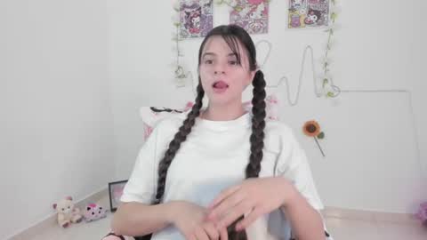 Coraline uwu     Bienvenidos al dulce mundo de Coraline    Hola amores soy Coraline  Una chica  tierna juguetona online show from 14, 7, 2026
