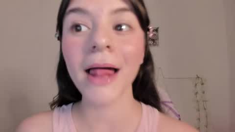Coraline uwu     Bienvenidos al dulce mundo de Coraline    Hola amores soy Coraline  Una chica  tierna juguetona online show from 28, 7, 2026