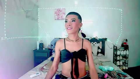 Snapshot of couple_sweet1016 chatting on 12, 10, 2025 ALEXA KIM online show from 12, 10, 2025