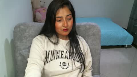 couplecaliente10 online show from 14, 1, 2026