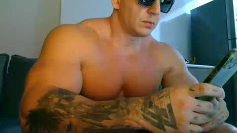 couplemuscle40 online show from 23, 9, 2025