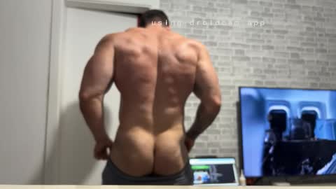 couplemuscle40 online show from 9, 10, 2025