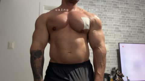 couplemuscle40 online show from 11, 11, 2025