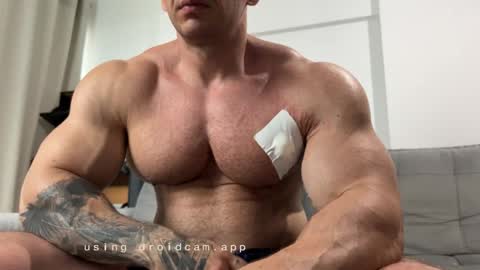 couplemuscle40 online show from 23, 11, 2025