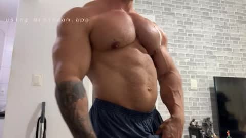 couplemuscle40 online show from 19, 2, 2026