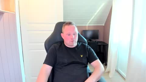 coupleofnor online show from 9, 5, 2026