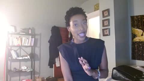 Courtney online show from 14, 10, 2025