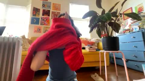 Snapshot of covergirl9 chatting on 19, 11, 2025 covergirl9 online show from 19, 11, 2025