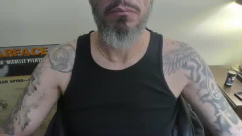 Snapshot of cpl_inlove chatting on 5, 1, 2025 cpl_inlove online show from 5, 1, 2025