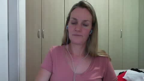 Anny online show from 6, 3, 2025