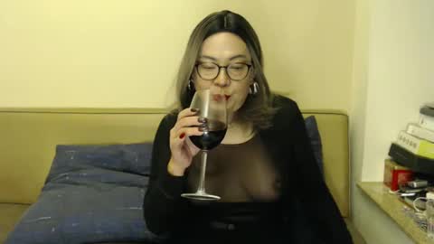 Kelly   online show from 6, 1, 2025