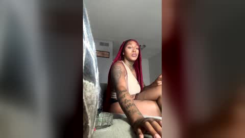 Snapshot of creame_sensation chatting on 4, 5, 2026 PHANTOMTARGARYENXXX online show from 4, 5, 2026
