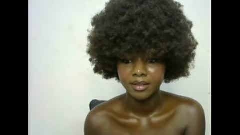 Snapshot of creamybabee chatting on 27, 1, 2025 queen online show from 27, 1, 2025