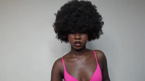 Snapshot of creamybabee chatting on 7, 3, 2025 queen online show from 7, 3, 2025