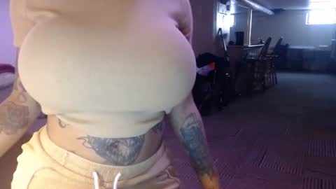 CreamyExotica online show from 1, 2, 2026